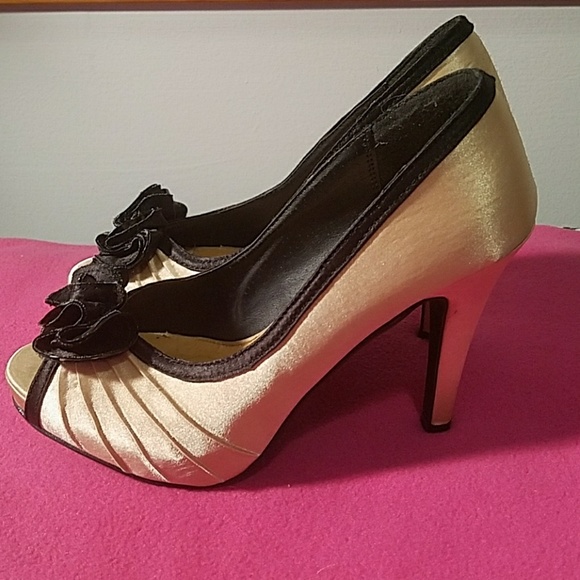 Charlotte Russe Gold and Black Peep Heels! - Picture 3 of 6